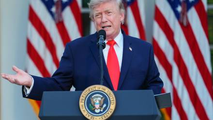 Prezydent USA Donald Trump. Fot. PAP/EPA/AARON SCHWARTZ / POOL