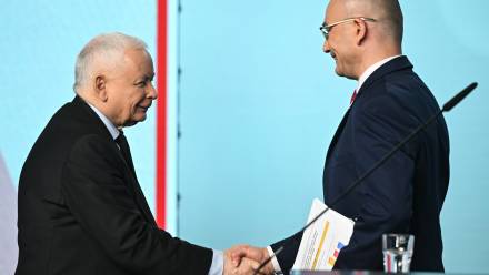 Prezes Prawa i Sprawiedliwości Jarosław Kaczyński oraz lider Bezpartyjnych Samorządowców Marek Woch. Fot. PAP/Radek Pietruszka