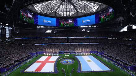Oprawa przed meczem Anglia-Argentyna, zdjęcie ilustracyjne, fot. PAP/EPA/CRISTOBAL HERRERA-ULASHKEVICH