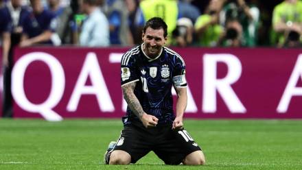 Lionel Messi celebrujący awans do finału MŚ, fot. PAP/EPA/RONALD WITTEK