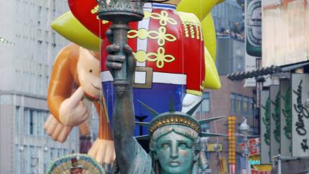 Nowy Jork, USA, 22.11.01. Doroczna tradycyjna parada z okazji Święta Dziękczynienia w Nowym Jorku w 2001 r. Fot. PAP/EPA/STAN HONDA