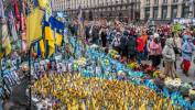 Tradycyjny marsz z gwiazdami bożonarodzeniowymi w Kijowie. Fot. PAP/Vladyslav Musiienko