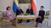 Prezydent RP Karol Nawrocki, pierwsza dama Marta Nawrocka, król Szwecji Karol XVI Gustaw i jego małżonka królowa Sylwia na spotkaniu w Sali Białej Pałacu Prezydenckiego w Warszawie Fot. PAP/Paweł Supernak
