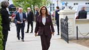 Marszałek Senatu Małgorzata Kidawa-Błońska w drodze na uroczystości pogrzebowe Andrzeja Olechowskiego Fot. PAP/Rafał Guz