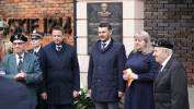 Prezydent m.st. Warszawy Rafał Trzaskowski (4P), szef Urzędu ds. Kombatantów i Osób Represjonowanych Lech Parell (3P), prezes Zarządu Głównego Związku Powstańców Warszawskich Janusz Maksymowicz (6P) i skarbnik i wiceprezes Zarządu Głównego Związku Powstańców Warszawskich Bogdan Bartnikowski (P). Fot. PAP/Tomasz Gzell