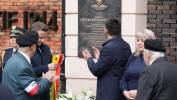 Odsłonięcie tablicy pamiątkowej kpt. Jerzego Mindziukiewicza „Jura” przy siedzibie Związku Powstańców Warszawskich w Warszawie. Fot. PAP/Tomasz Gzell