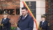Szef Urzędu ds. Kombatantów i Osób Represjonowanych Lech Parell (C). Fot. PAP/Tomasz Gzell
