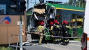 Miejsce zderzenia autobusu z tramwajem. Fot. PAP/Jakub Kaczmarczyk