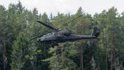 Śmigłowiec bojowy Apache AH-64 z Brygady Lotnictwa Wojsk Lądowych podczas ćwiczeń „Bursztynowy Obrońca 26” w Orzyszu. Fot. PAP/Tomasz Waszczuk