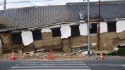 Zniszczenia po trzęsieniu ziemi w Japonii. Fot. PAP/EPA/JIJI PRESS JAPAN OUT