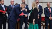 Prezydent RP Karol Nawrocki (L-front) i Monika Jagielska (P-front) podczas uroczystości wręczenia nominacji profesorskich w Pałacu Prezydenckim w Warszawie. Fot. PAP/Paweł Supernak