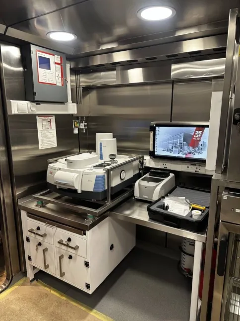 Samochody – laboratoria do działań związanych z zagrożeniem CBRNE. Fot. gov.pl