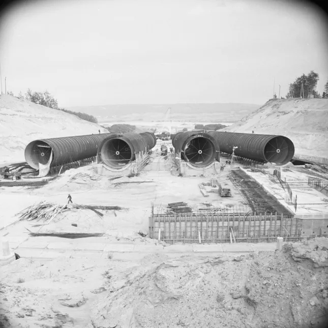 Budowa elektrowni wodnej szczytowo-pompowej Żarnowiec położonej nad Jeziorem Żarnowieckim. Fot. PAP/Andrzej Klimek