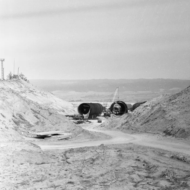 Budowa elektrowni wodnej szczytowo-pompowej Żarnowiec położonej nad Jeziorem Żarnowieckim. Fot. PAP/Andrzej Klimek